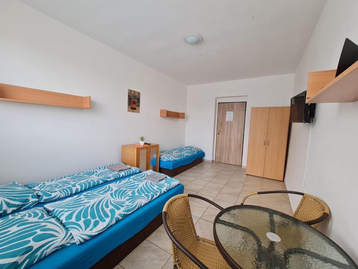 Hotel Nika Beds Pardubice Exterior foto